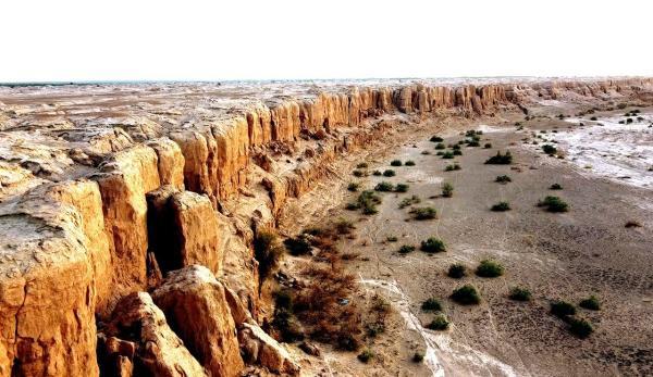 ماجرای کشف سازه 2 هزار ساله در کرمان چه بود؟ ، جزئیات تازه از سازه دست کند کنار رودخانه فهرج ، سازه کاربری مسکونی داشته؟